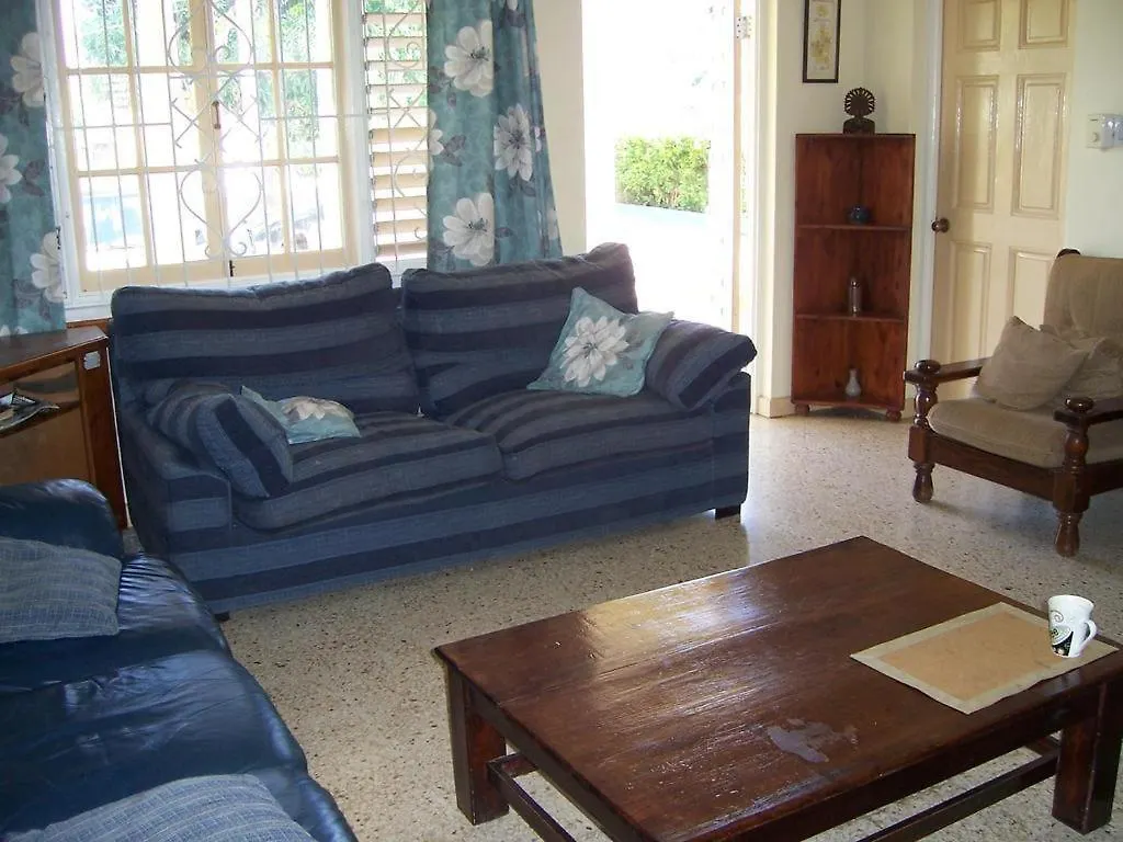 Almond Tree Villa Ocho Rios Homestay szállás