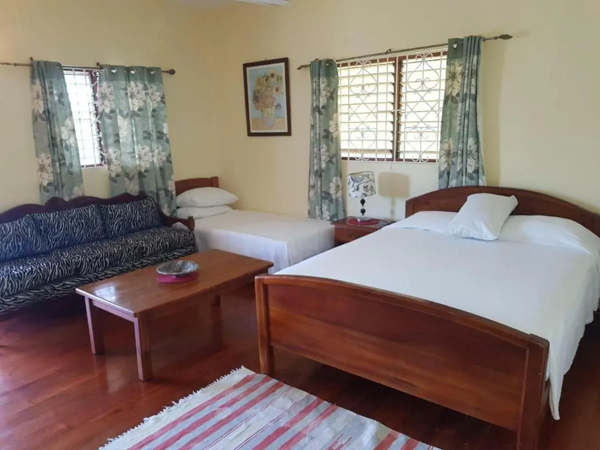 Almond Tree Villa Ocho Rios Homestay szállás