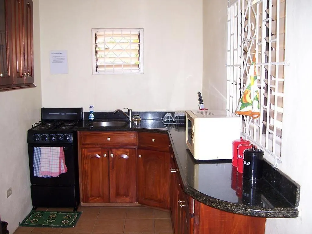 Homestay szállás Almond Tree Villa Ocho Rios