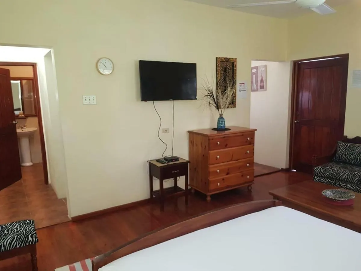 Almond Tree Villa Ocho Rios