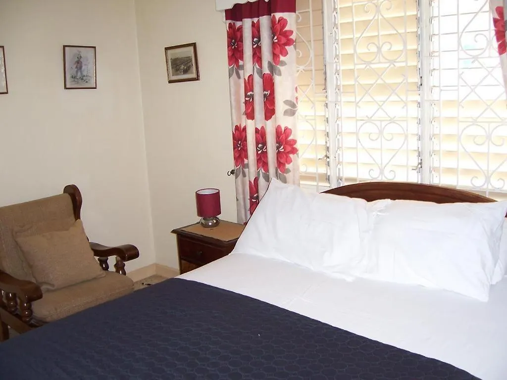 Almond Tree Villa Ocho Rios 0*,
