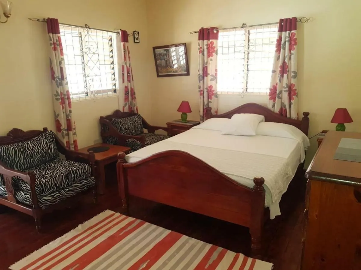 Almond Tree Villa Ocho Rios Homestay szállás