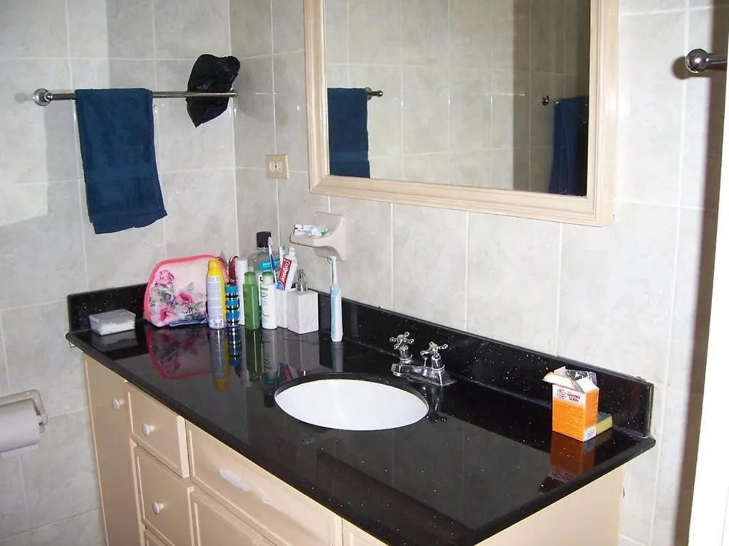 Almond Tree Villa Ocho Rios Homestay